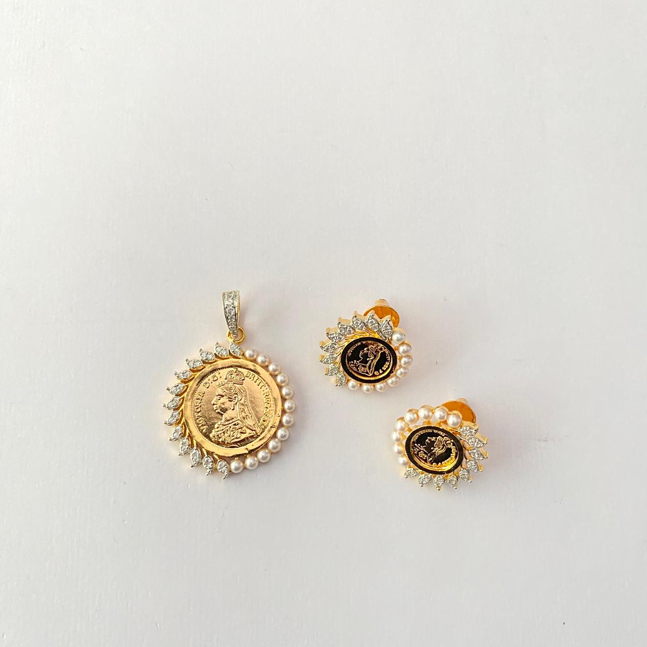 Gini Gold Plated Round Shape Pendant Set