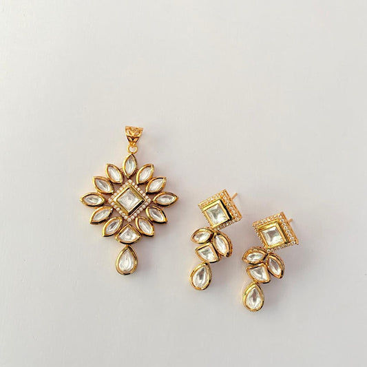 Gold Plated Floral Kundan Pendant Set