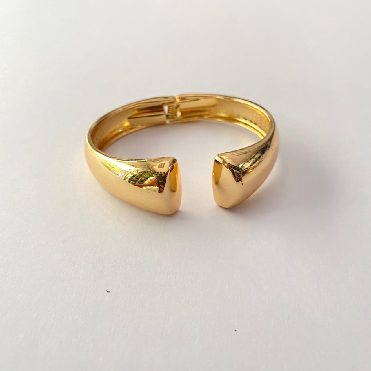 Gold Plated Shiny Openable Bracelet