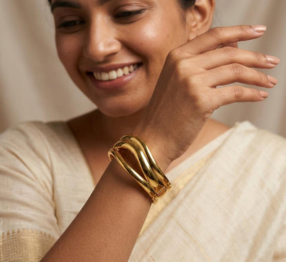 Gold Plated Wavy Bracelet