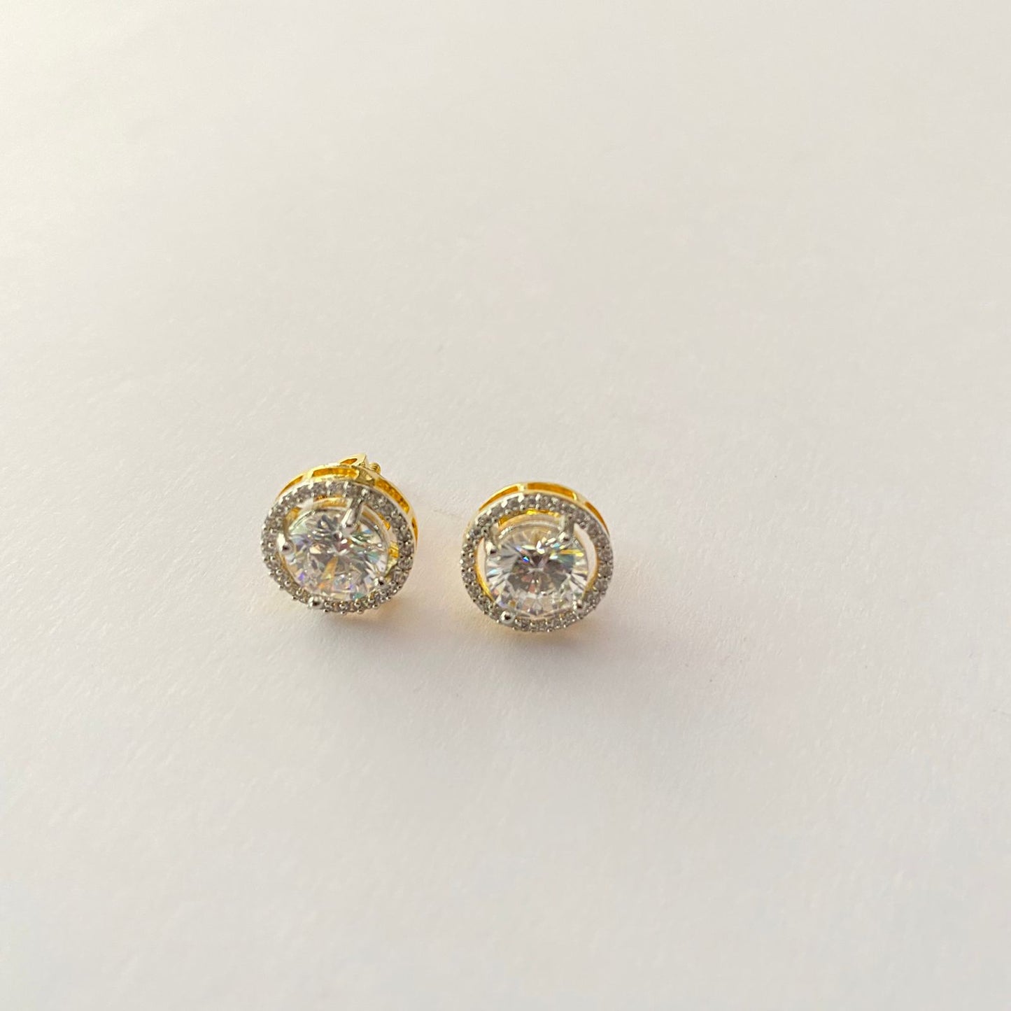Gold Plated Diamond Round Shape with Framework Back Screw Solitaire
