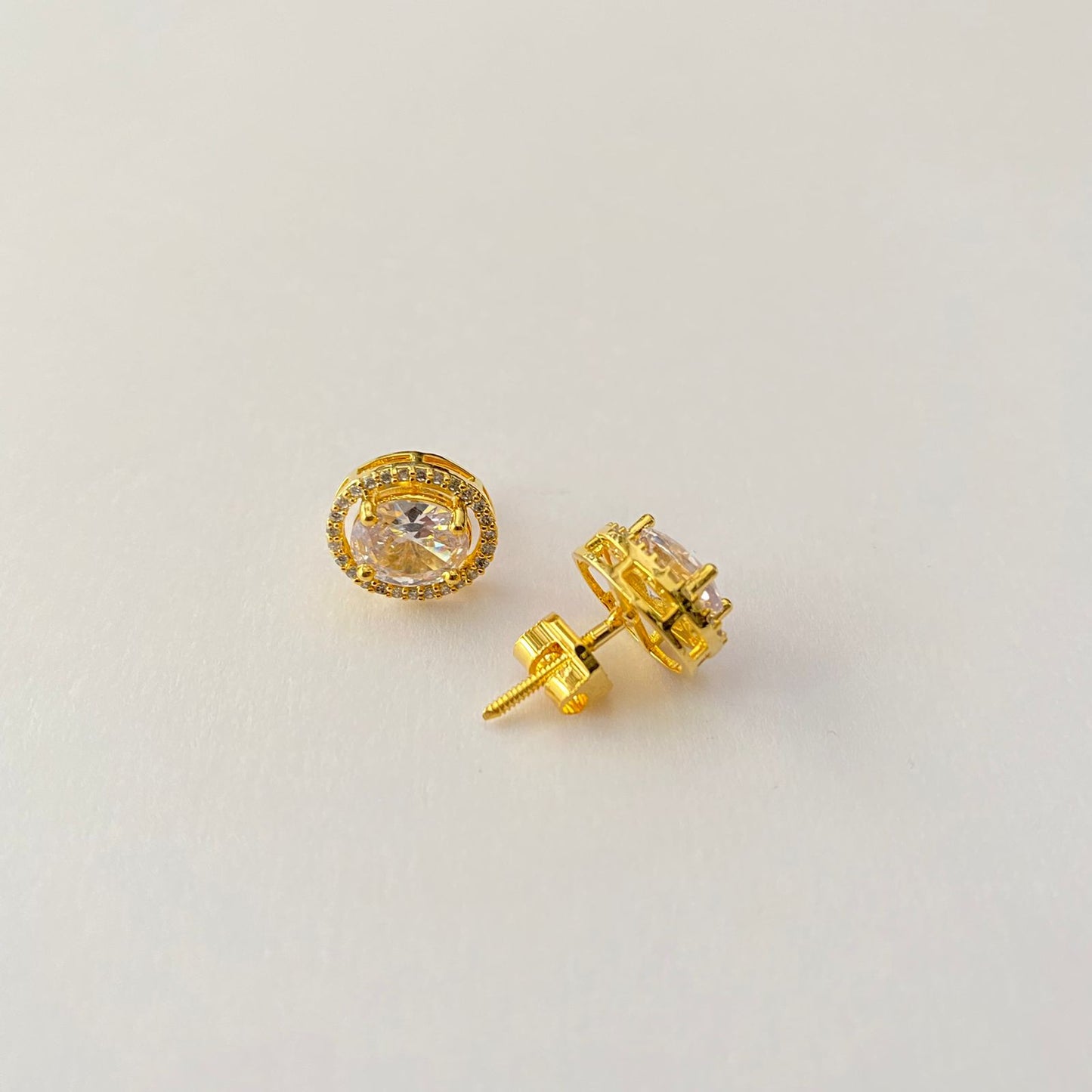 Oval Shape with Framework Back Screw Gold Plated Diamond Solitaire