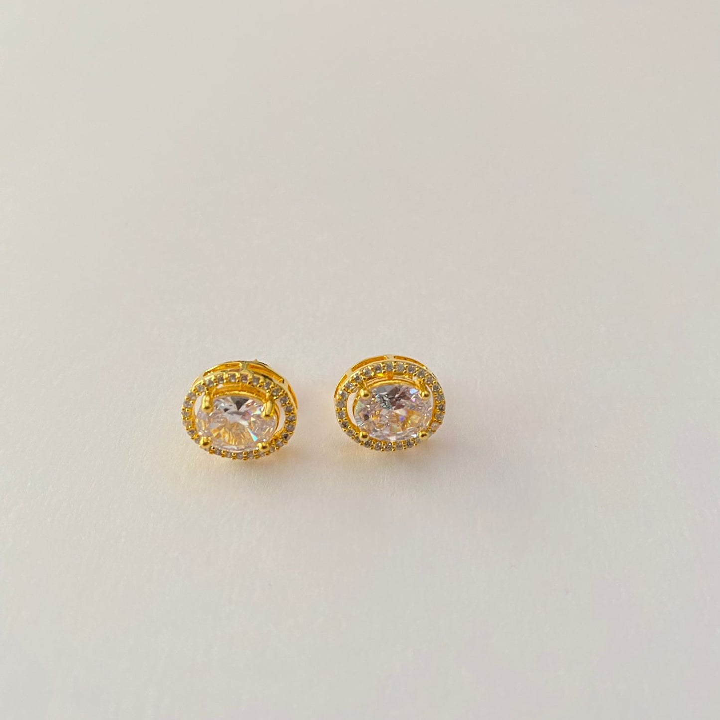Oval Shape with Framework Back Screw Gold Plated Diamond Solitaire