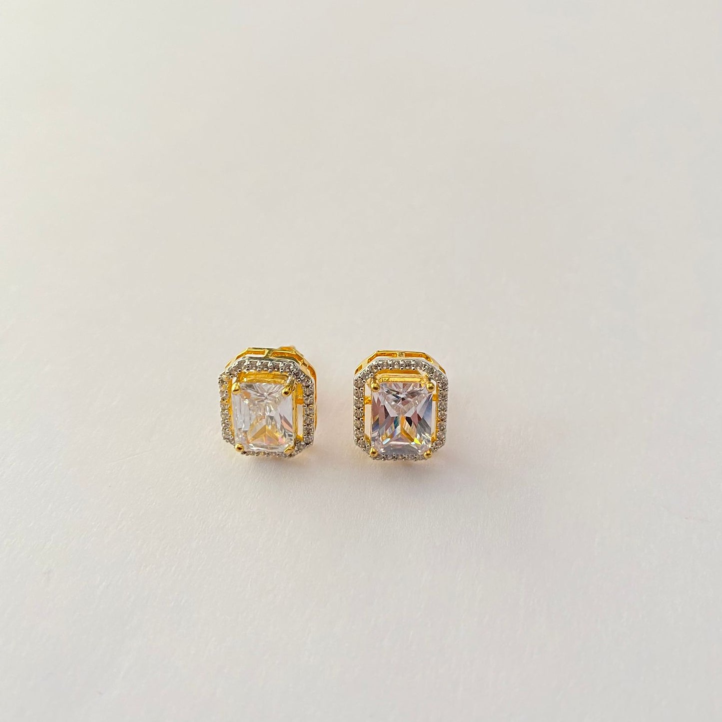 Rectangular Shape with Framework Back Screw Gold Plated Solitaire