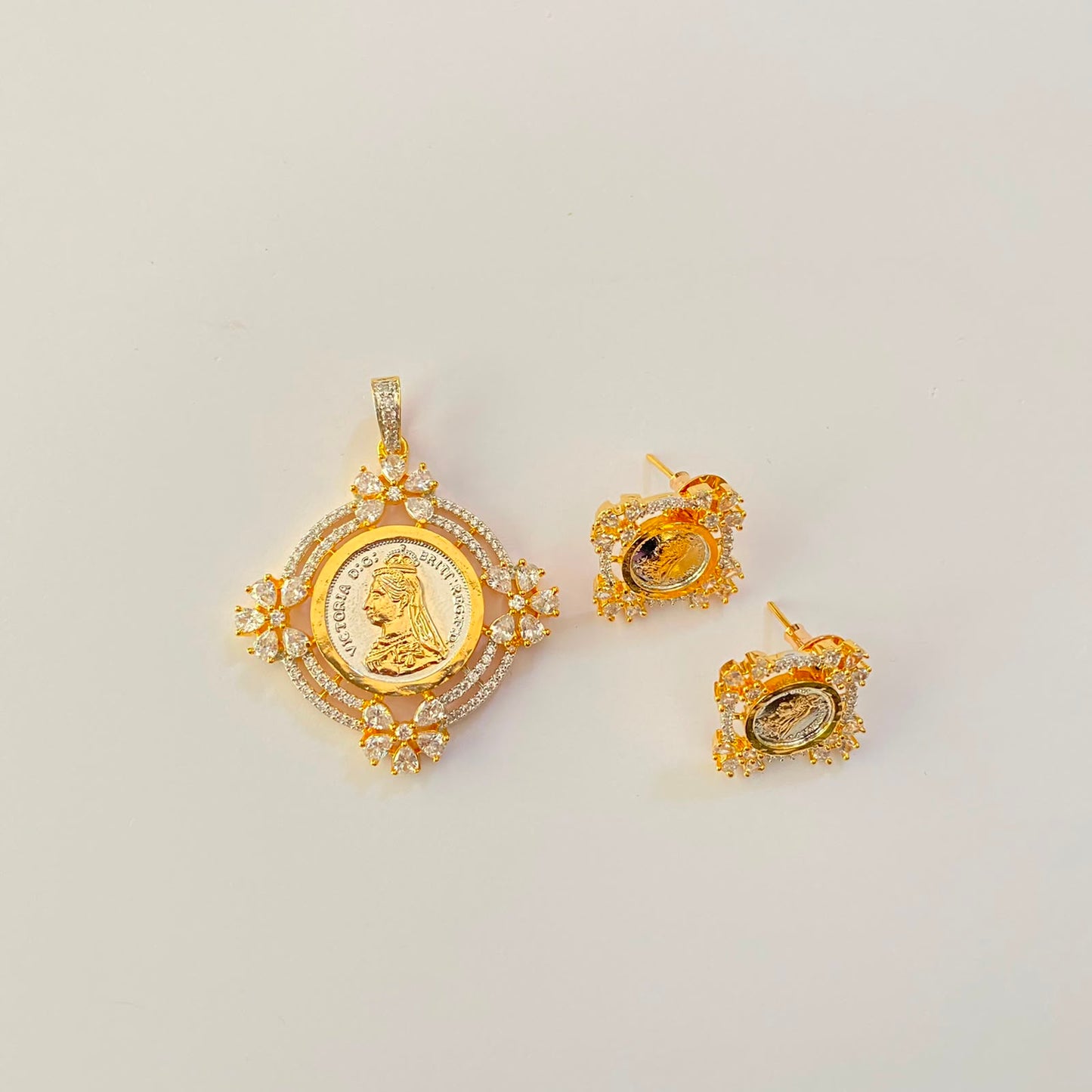 Gold Plated Gini Diamond Pendant Set