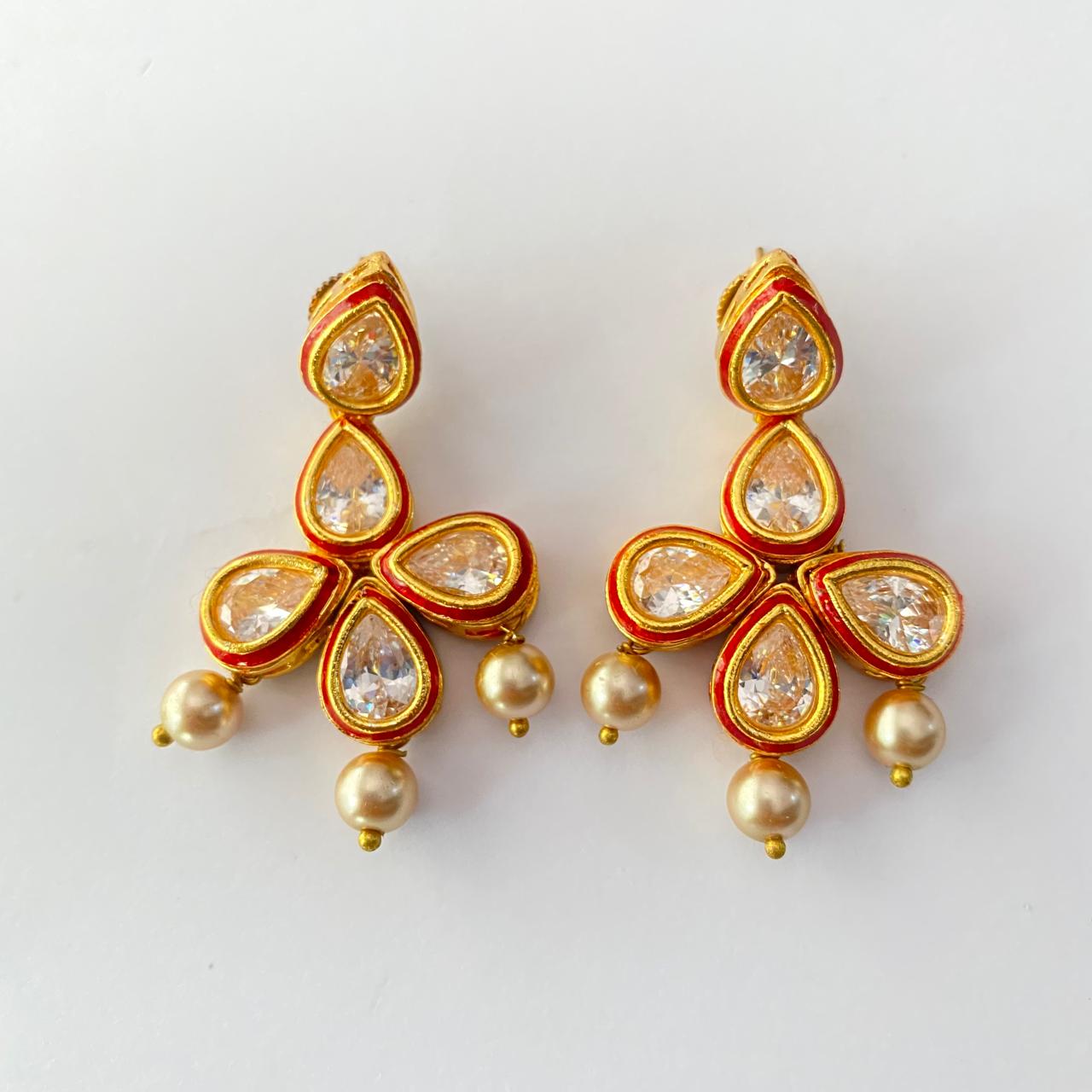 Kudan Floral with Pearl Earring