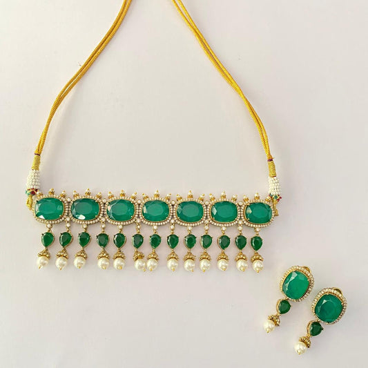Green Antique Gold Drop Pearl Choker Set With Back Clip