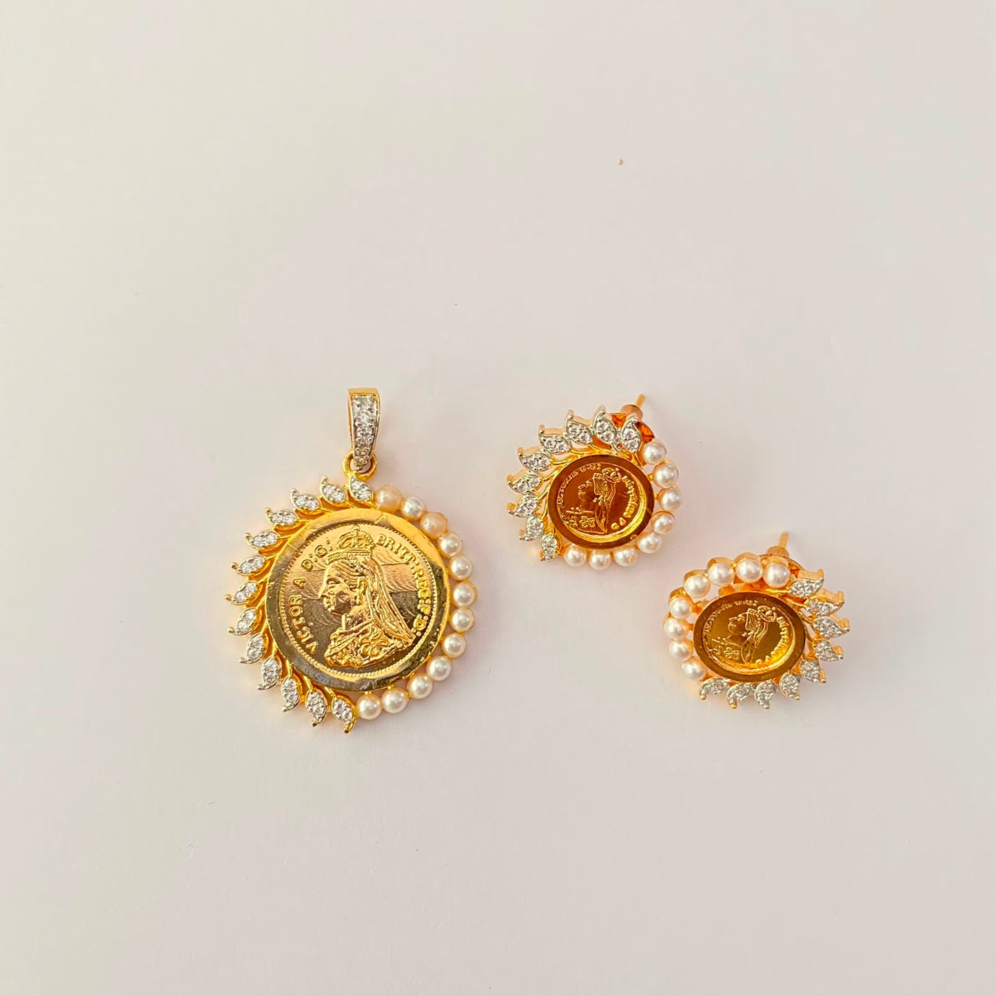 Pearl Gini Pendant Set