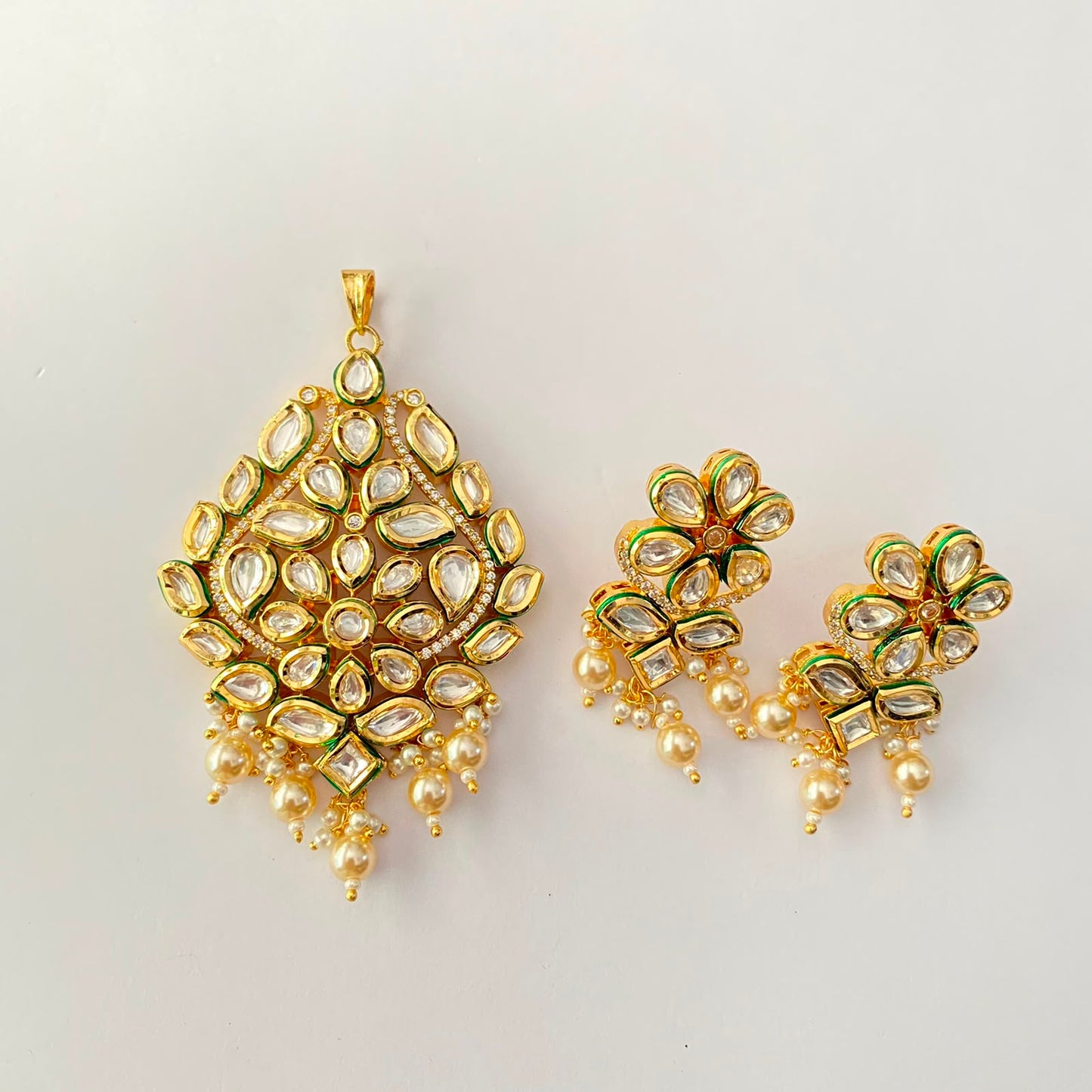 Gold Plated Kundan Pendant Set