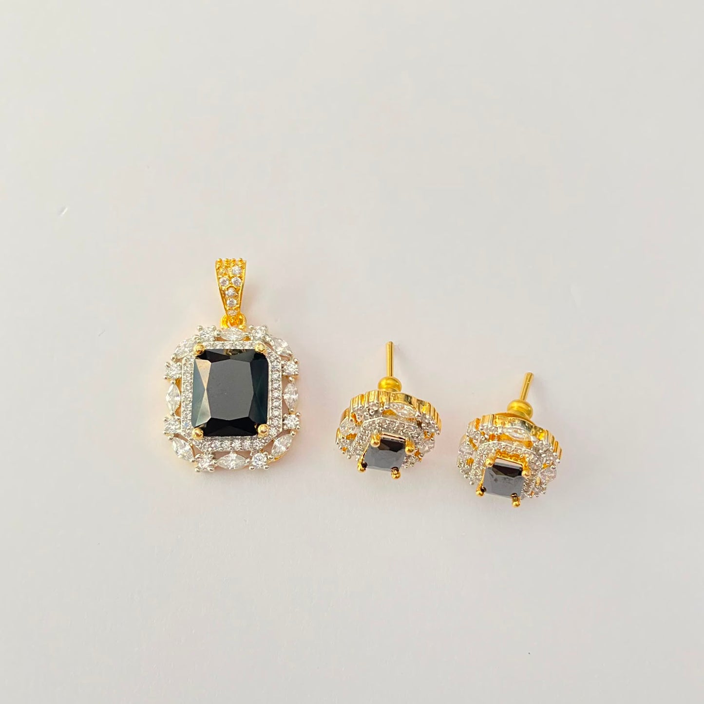 Black Stone Gold Plated Small Pendant Set