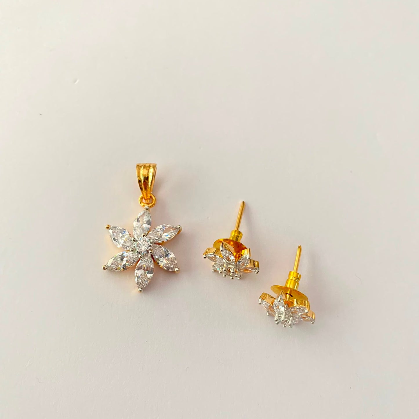 Small Flower Design Gold Plated Pendant Set