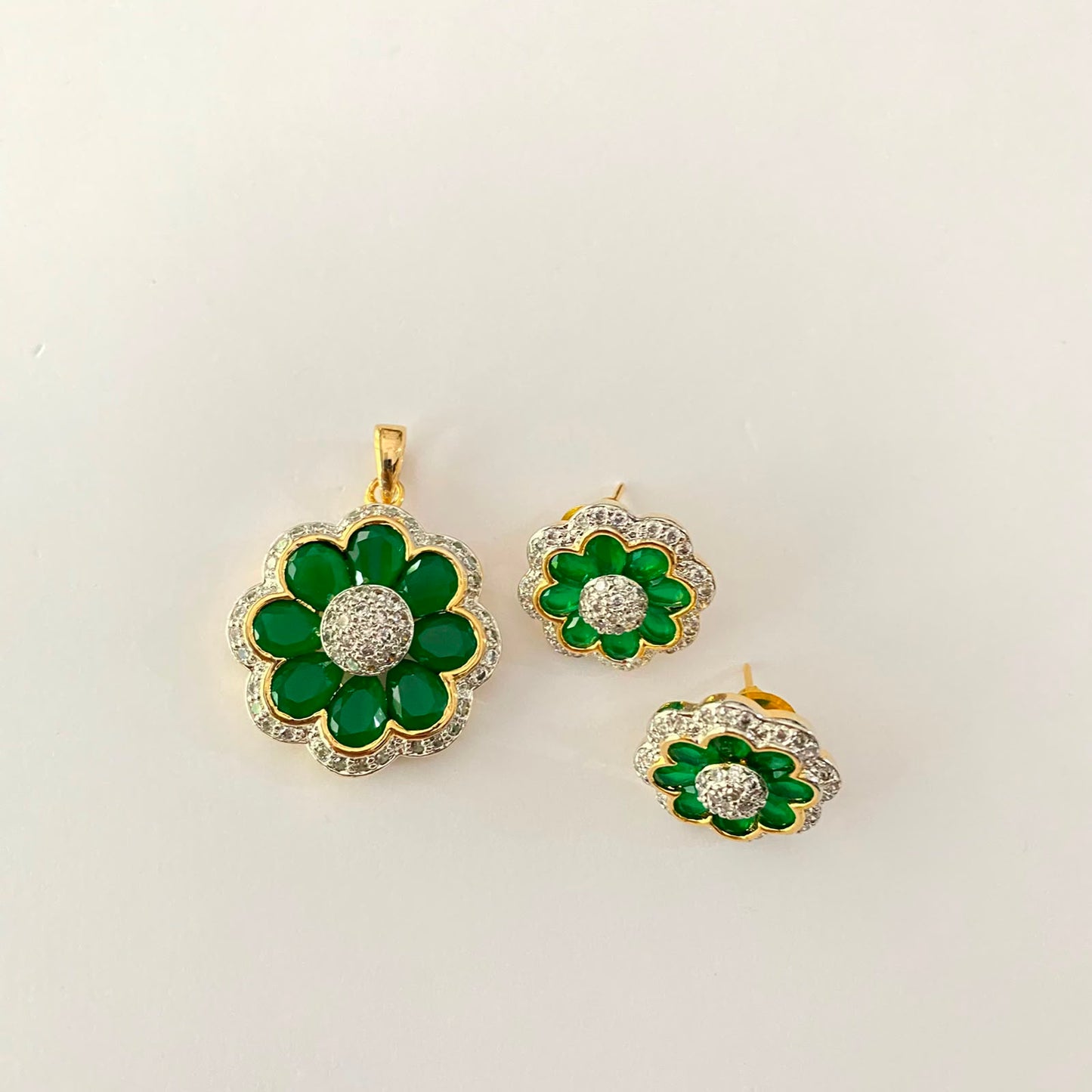 Flower Design Green Gold Plated Pendant Set