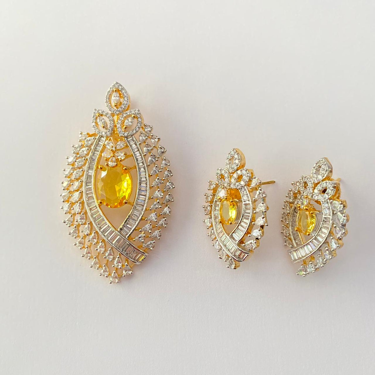 Yellow Center Stone Gold Plated Leaf Like Pattern Pendant Set