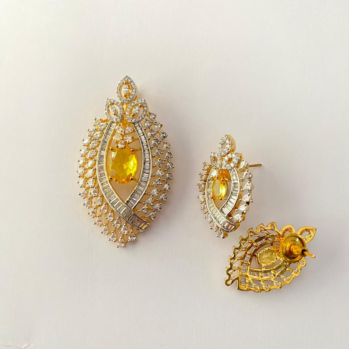 Yellow Center Stone Gold Plated Leaf Like Pattern Pendant Set