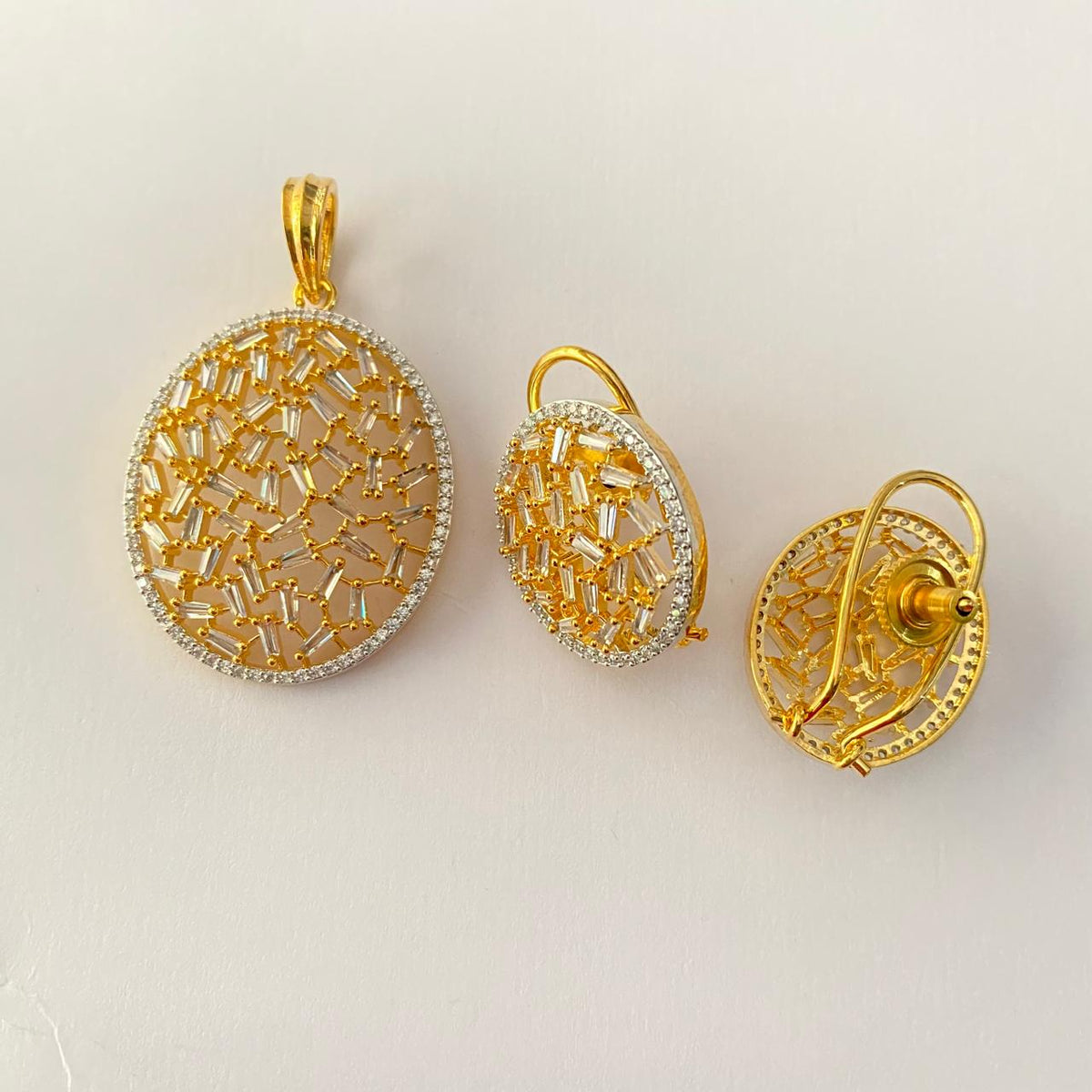 Round Shape Gold Plated A.D Pendant Set