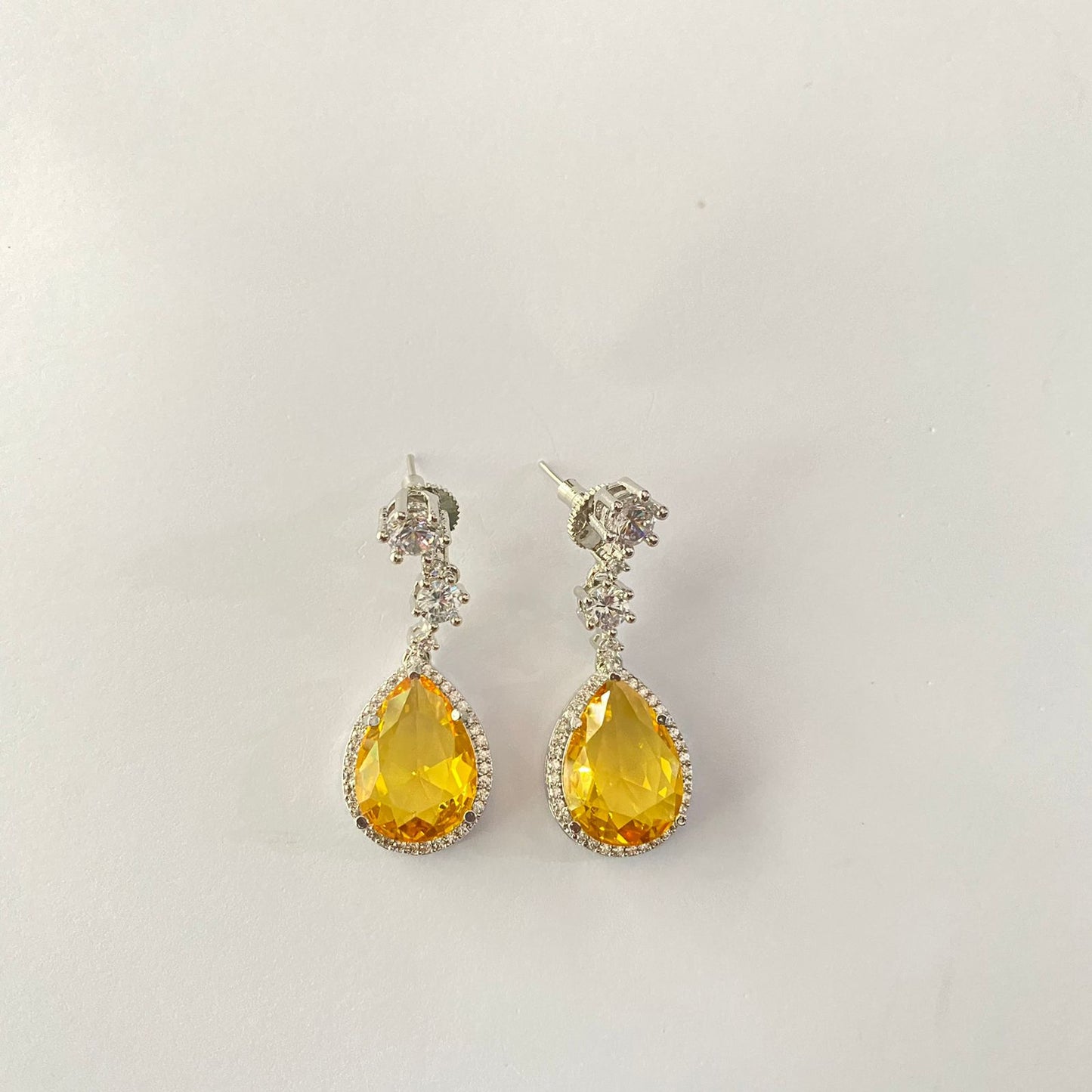 Silver Plated Yellow Diamond Sleek Necklace Set.