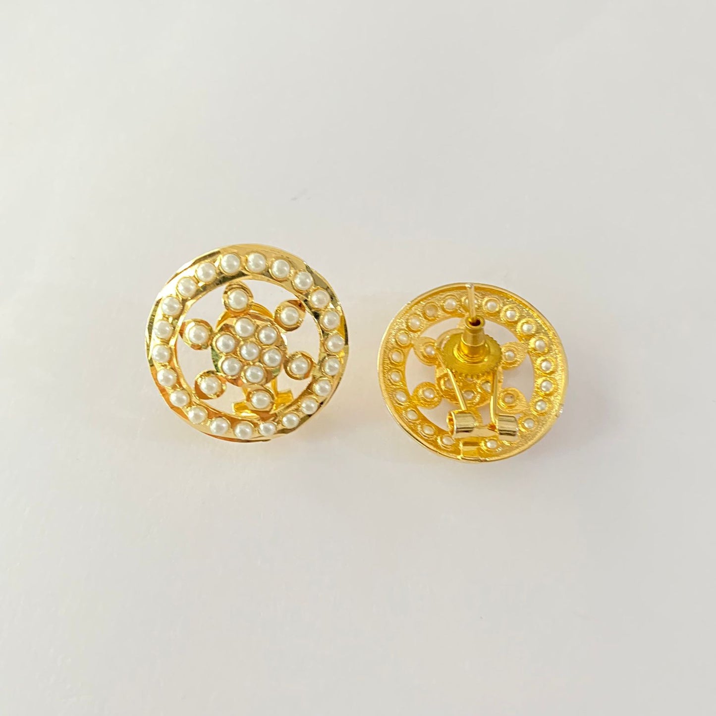 White Pearl Gold Plated Round Back Clip Jadau Stud Earring