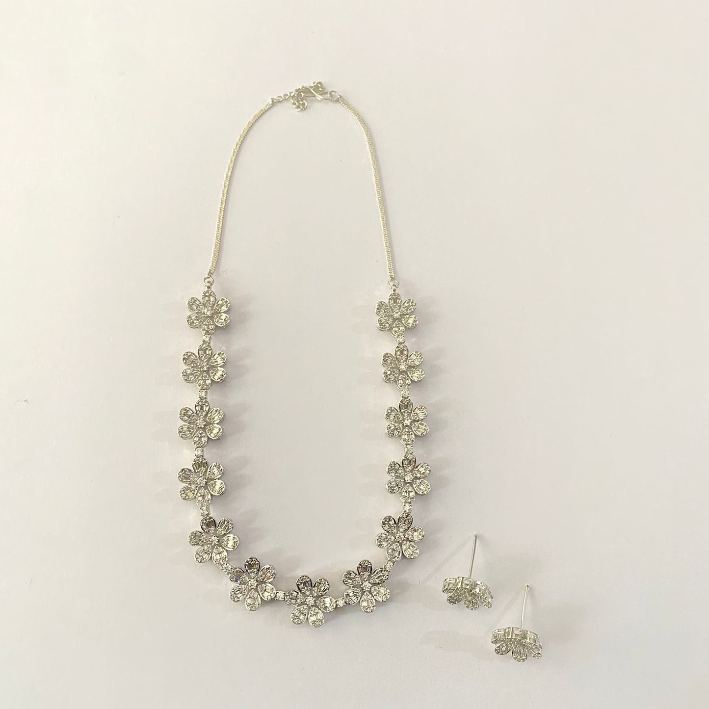 Flower Design Silver Plated Sleek Diamond Necklace Set