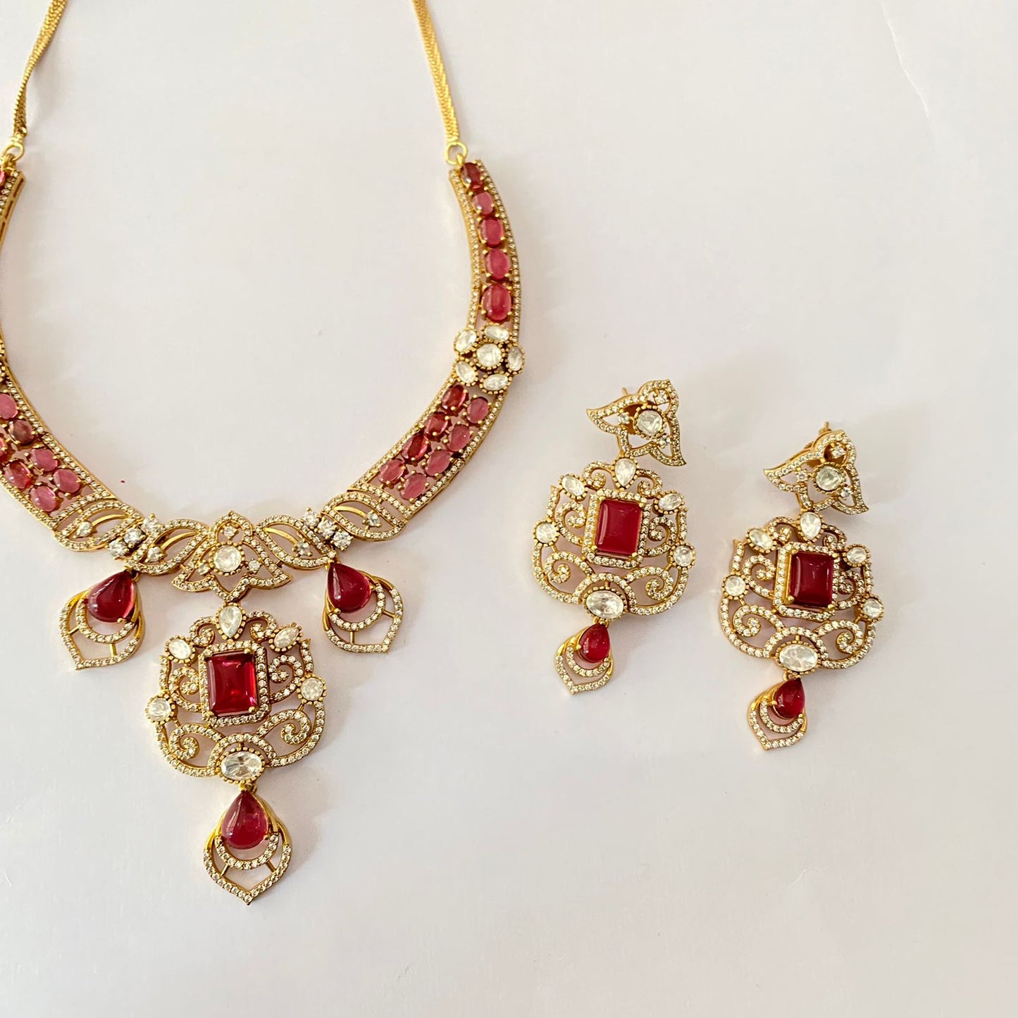 Ruby Antique Moissanite Hasli