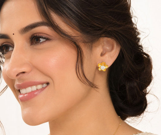Flower Design Gold Plated Back Screw Solitaire