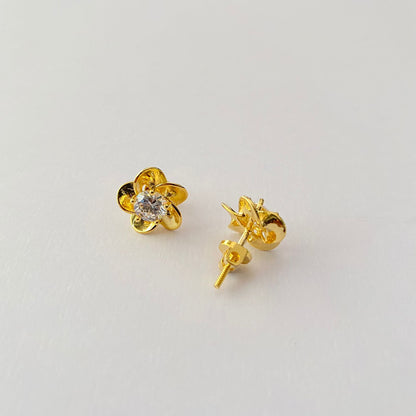Flower Design Gold Plated Back Screw Solitaire
