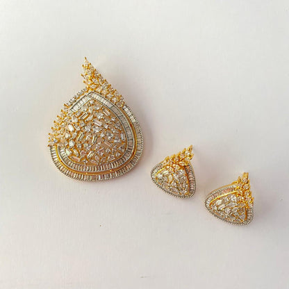 Teardrop shaped A.D Pendant Set