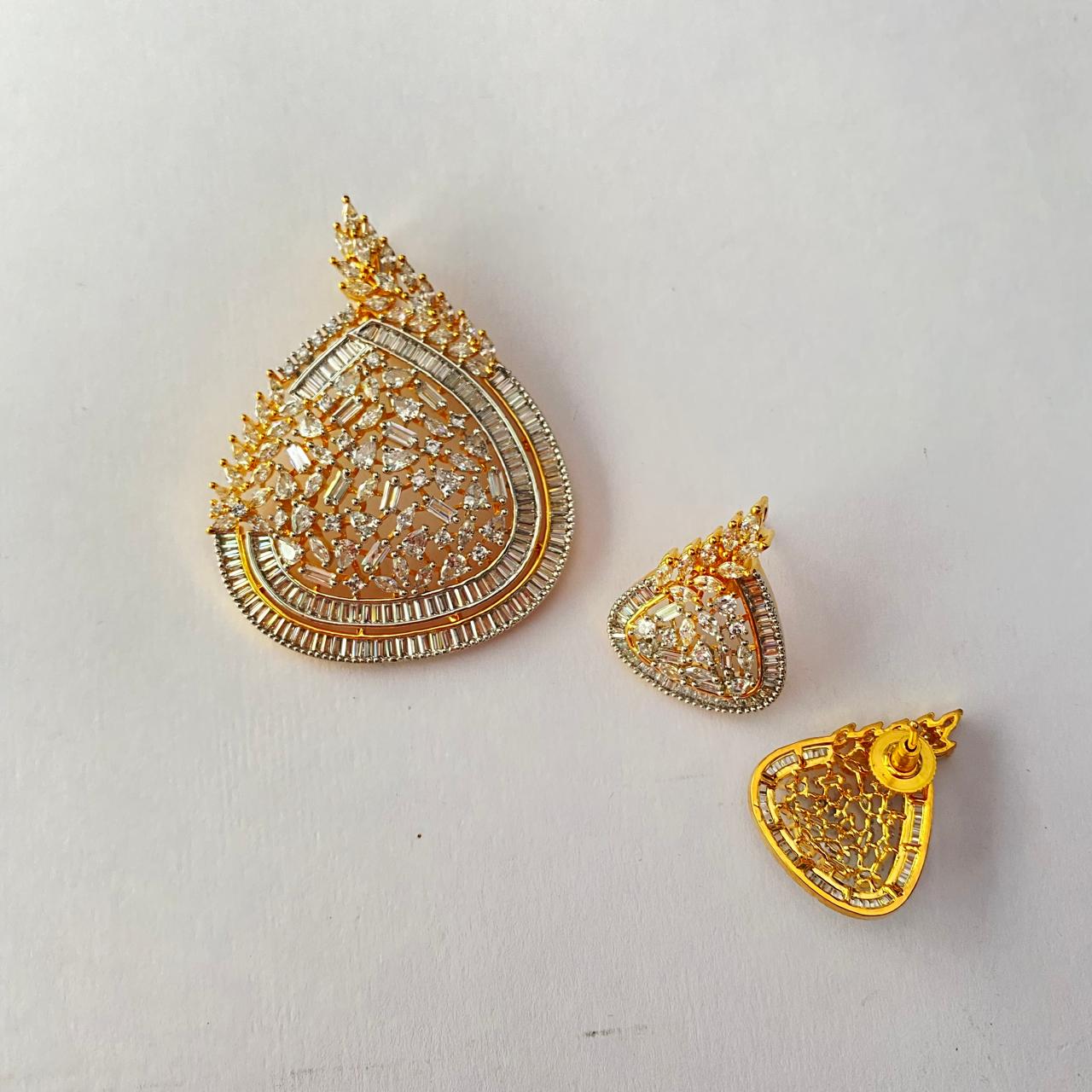 Teardrop shaped A.D Pendant Set
