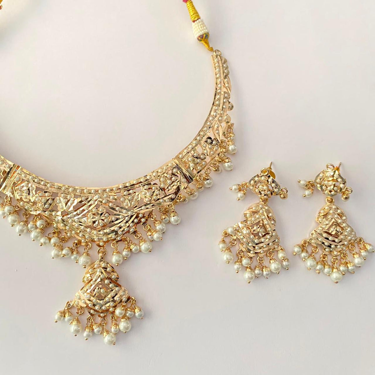 Jadau White Pearl Necklace Set
